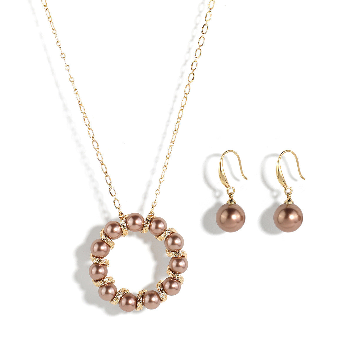 Conjunto de joyería de aretes de cobre con corona de círculo de perlas al por mayor